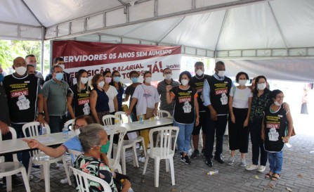 Protesto contra fila de mais de 2 milhões de processos do INSS atrasados