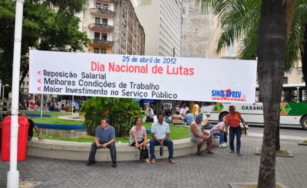 Dia Nacional de Lutas - Ato público realizado na Praça do Diario, em 25 de abril de 2012